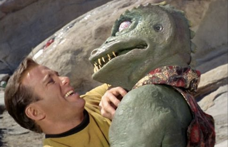 Illustration for article titled Which is More Technologically Advanced–Star Wars or Star Trek?